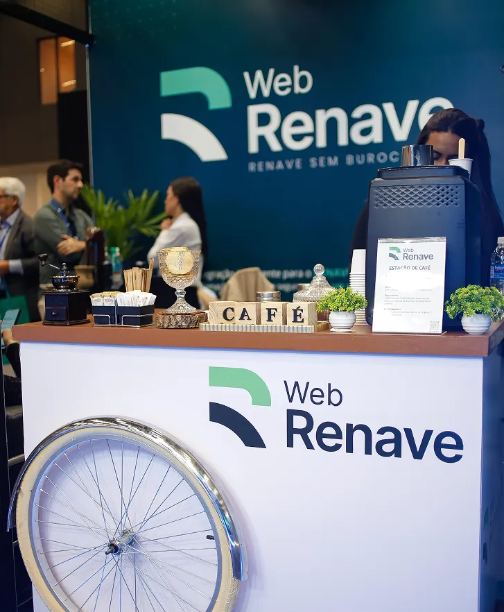 Estação de café com carrinho personalizado da Web Renave em feira de negócios